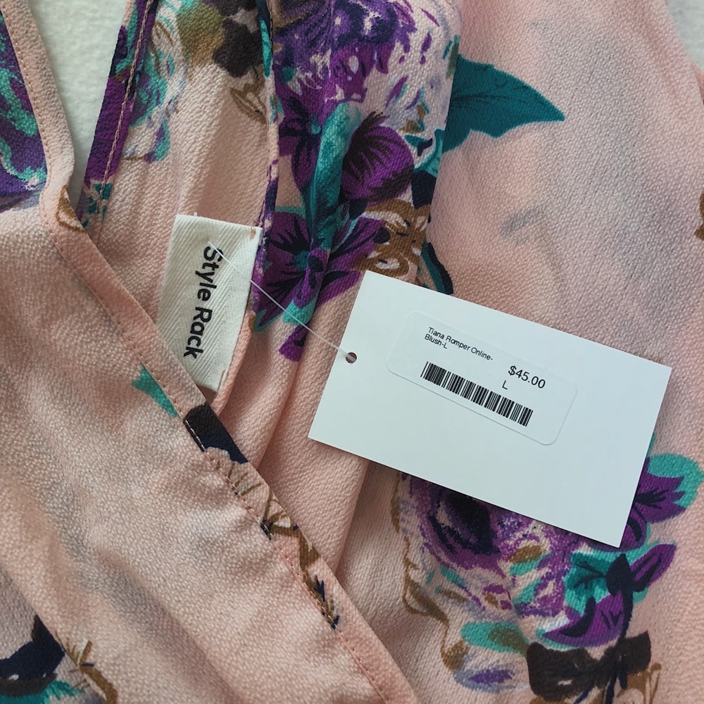 Floral Romper 🌺 - Picture 2 of 4